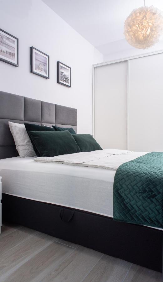 Apartment Happy